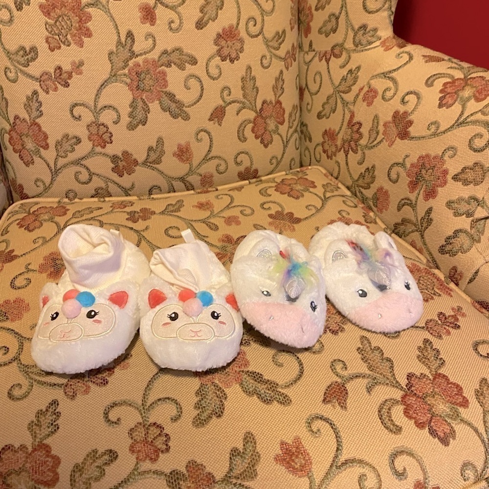 Toddler girl’s slippers lot size 6